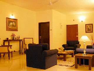Sterling Living Space - Residency Road Apartment *